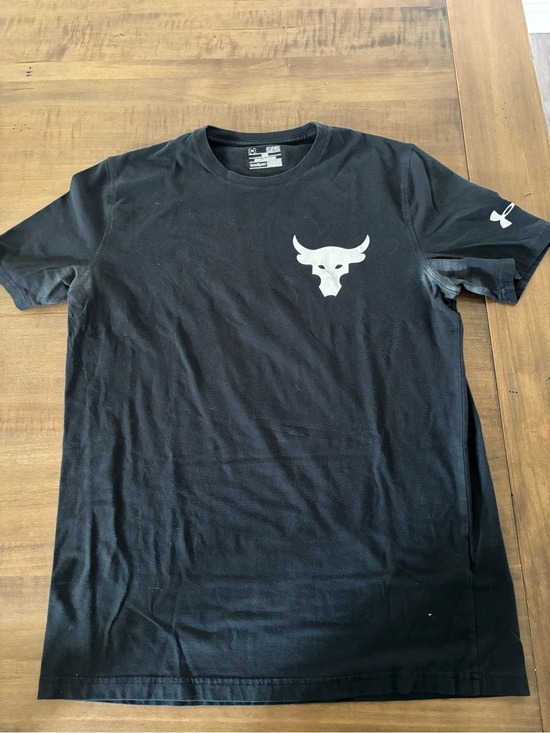 Under Armour Black Graphic Tees with White Knit Training Shoes